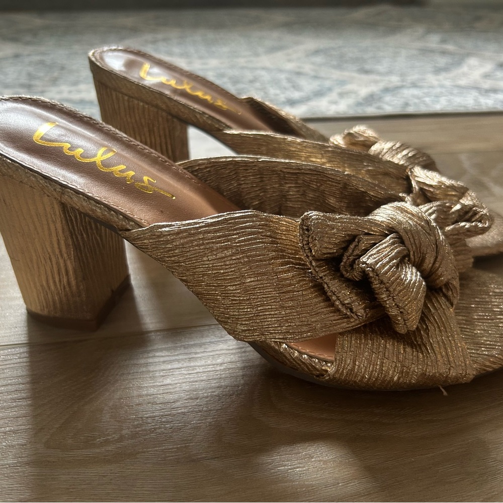 Lulu's Gold Textured Heels